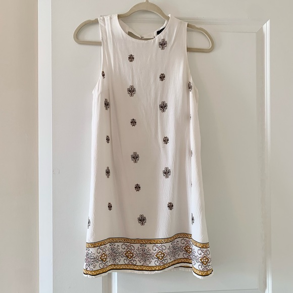 White & Gold Pattern Dress - Picture 3 of 10